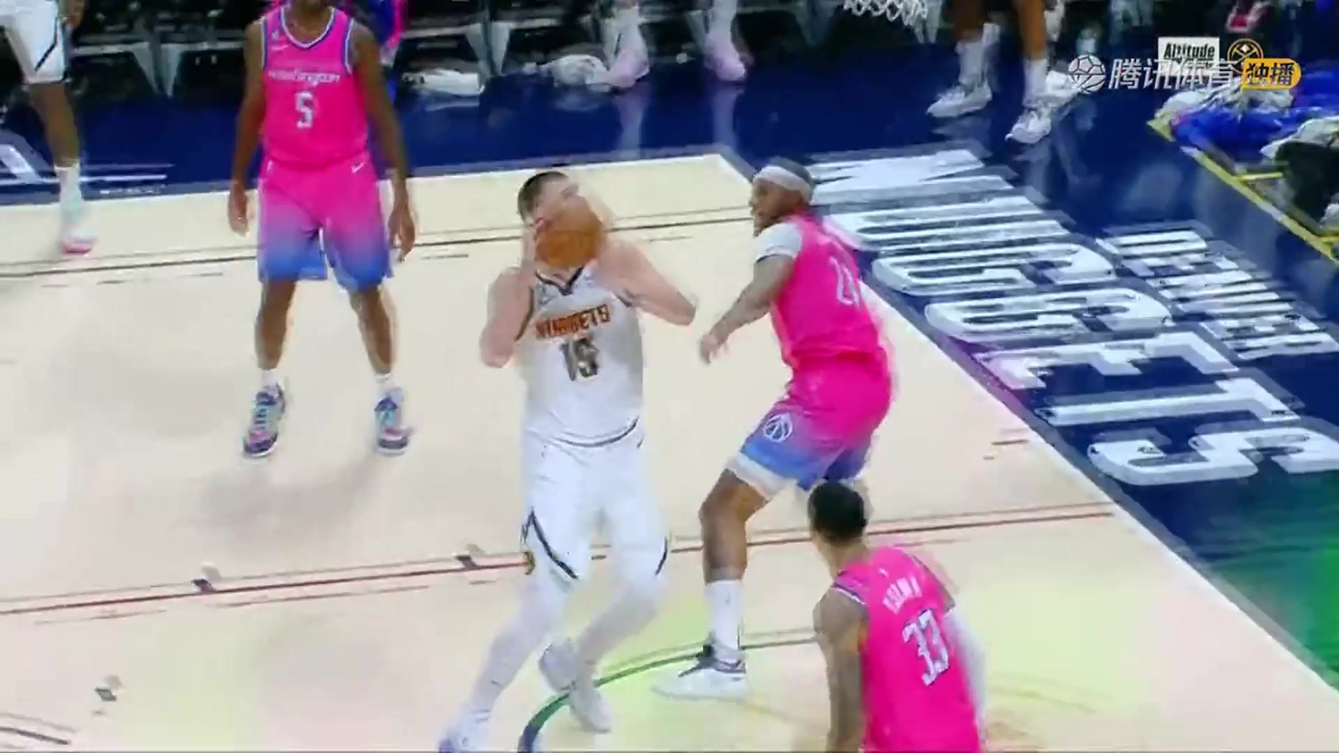 這效率要沖三連MVP？約基奇20中17爆砍43分14板8助5斷皆全隊(duì)最高（約基奇砍32分20籃板10助攻）