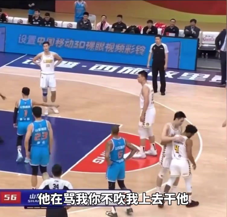 被庫(kù)克罵毛了？高詩(shī)巖對(duì)裁判說(shuō)：他再罵我你不吹，我就上去干他?。ǜ咴?shī)巖對(duì)新疆）