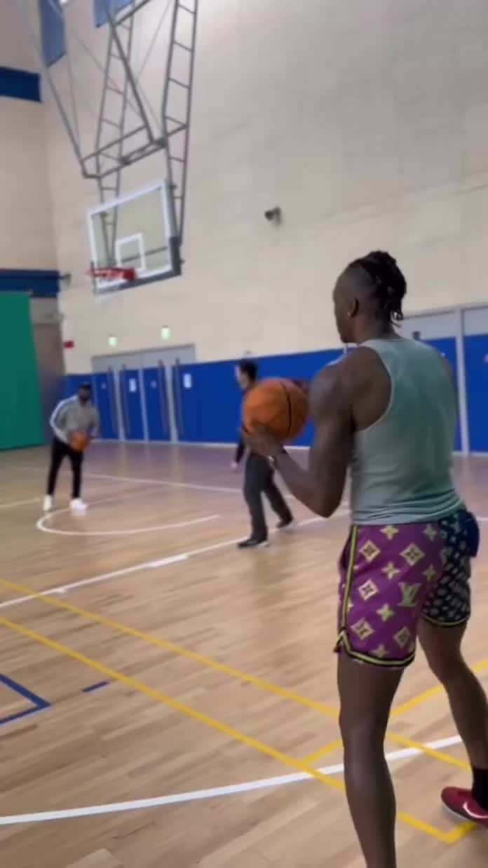 明天要復(fù)出！霍華德ins曬訓(xùn)練視頻：超人就要回歸賽場(chǎng)?。ɑ羧A德的ins賬號(hào)）